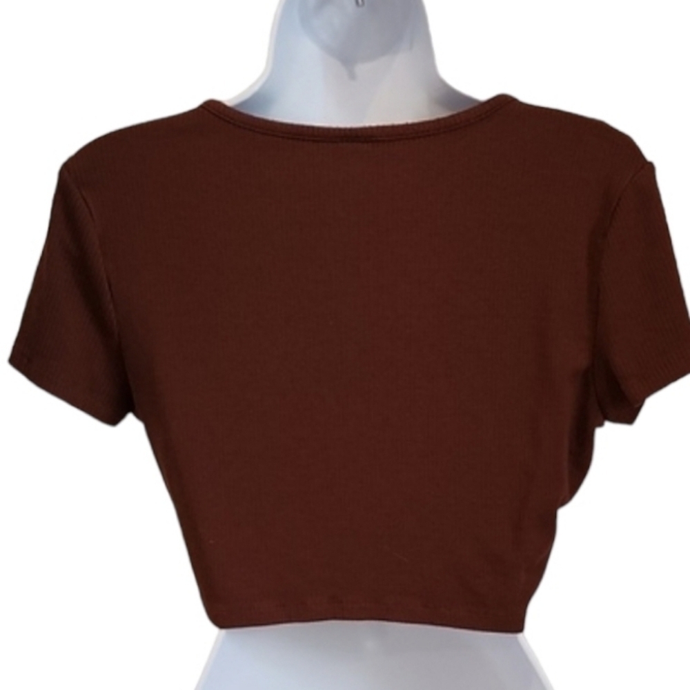 Brown Button Front Ribbed Crop Tee - Picture 5 of 7
